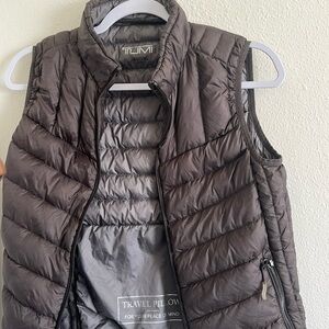 Brown tumi pax size small vest